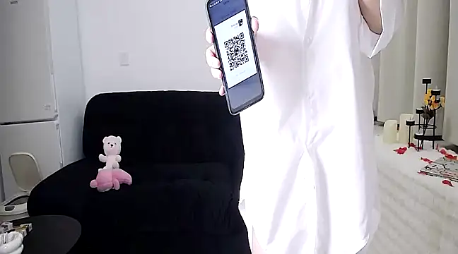 Snapshot of Hey-Cute chatting on 01-14-25, 07:38 Hey-Cute online show from 01-14-25, 07:38