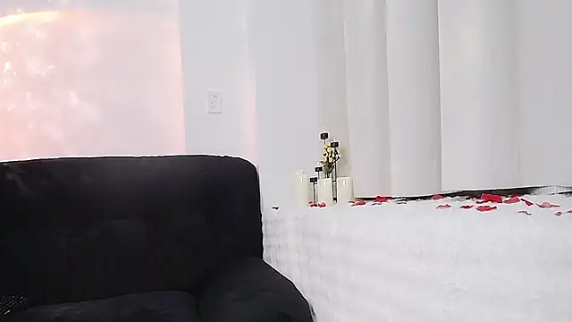 Snapshot of Hey-Cute chatting on 01-15-25, 02:02 Hey-Cute online show from 01-15-25, 02:02