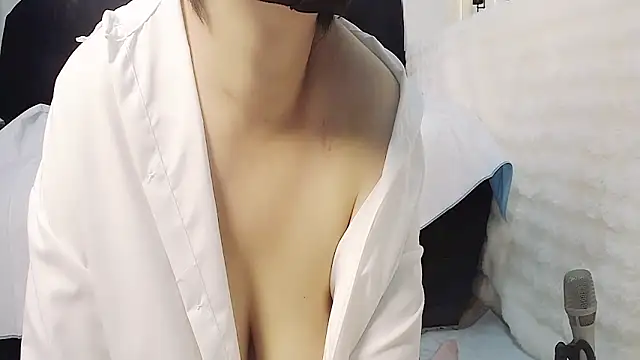 Snapshot of Hey-Cute chatting on 01-15-25, 05:05 Hey-Cute online show from 01-15-25, 05:05