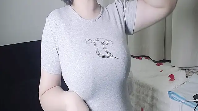 Snapshot of Hey-Cute chatting on 01-17-25, 05:41 Hey-Cute online show from 01-17-25, 05:41