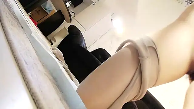 Snapshot of Hey-Cute chatting on 02-07-25, 06:02 Hey-Cute online show from 02-07-25, 06:02