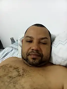 Snapshot of Marcio2235 chatting on 11-25-25, 04:56 Marcio2235 online show from 11-25-25, 04:56