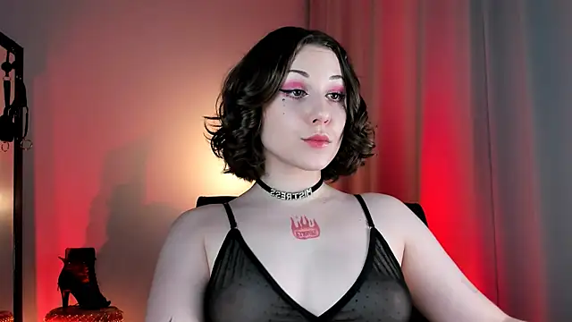 Eva Moss  online show from 10-15-25, 02:39