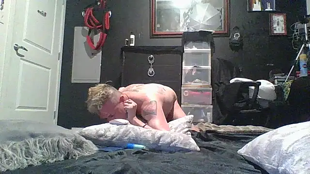 Snapshot of AQuickPhyx chatting on 04-18-26, 06:39 AQuickPhyx online show from 04-18-26, 06:39