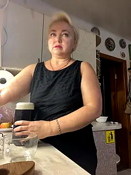 Snapshot of Viki100paradise chatting on 09-24-25, 12:25 Viki100paradise online show from 09-24-25, 12:25