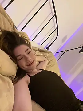 Mary Leaf online show from 02-11-25, 02:46