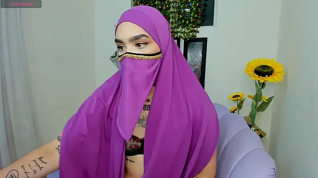 Snapshot of Maissa_Alabi chatting on 03-21-25, 07:46 Maissa Alabi online show from 03-21-25, 07:46