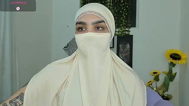 Snapshot of Maissa_Alabi chatting on 09-27-25, 04:34 Maissa Alabi online show from 09-27-25, 04:34