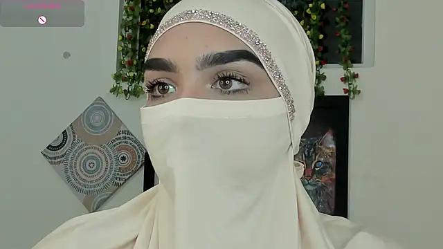 Snapshot of Maissa_Alabi chatting on 10-17-25, 05:15 Maissa Alabi online show from 10-17-25, 05:15