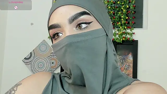 Snapshot of Maissa_Alabi chatting on 10-18-25, 06:52 Maissa Alabi online show from 10-18-25, 06:52