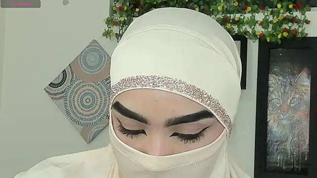 Snapshot of Maissa_Alabi chatting on 10-20-25, 07:03 Maissa Alabi online show from 10-20-25, 07:03