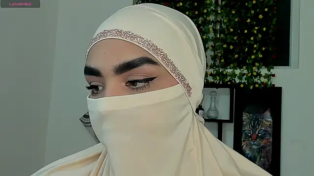 Snapshot of Maissa_Alabi chatting on 12-04-25, 03:32 Maissa Alabi online show from 12-04-25, 03:32