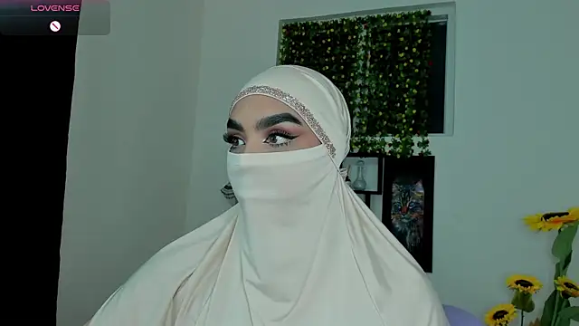 Snapshot of Maissa_Alabi chatting on 12-13-25, 07:53 Maissa Alabi online show from 12-13-25, 07:53