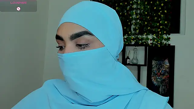 Snapshot of Maissa_Alabi chatting on 12-15-25, 04:11 Maissa Alabi online show from 12-15-25, 04:11