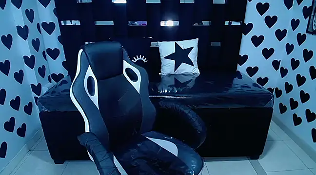 Snapshot of victoria_ricci_a chatting on 02-12-25, 04:33 victoria ricci a online show from 02-12-25, 04:33