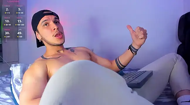 Snapshot of austinoficial chatting on 02-06-25, 02:44 austinoficial online show from 02-06-25, 02:44