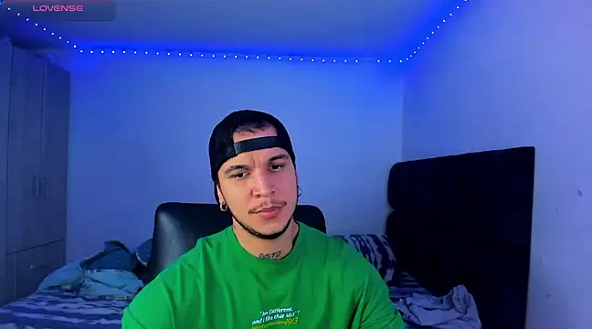 Snapshot of austinoficial chatting on 02-08-25, 09:25 austinoficial online show from 02-08-25, 09:25