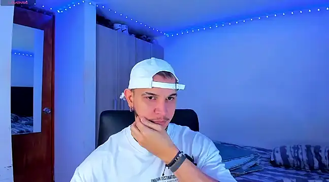 Snapshot of austinoficial chatting on 02-19-25, 09:58 austinoficial online show from 02-19-25, 09:58