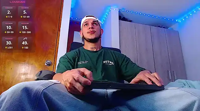 Snapshot of austinoficial chatting on 02-23-25, 03:24 austinoficial online show from 02-23-25, 03:24