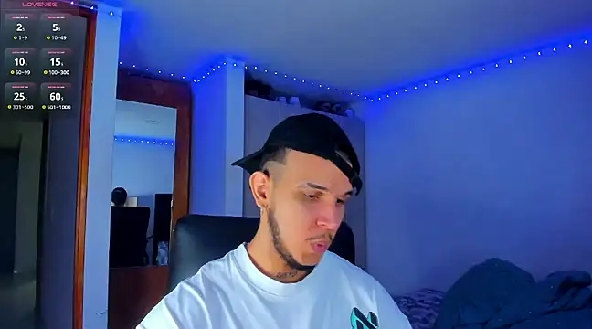 Snapshot of austinoficial chatting on 03-13-25, 01:43 austinoficial online show from 03-13-25, 01:43