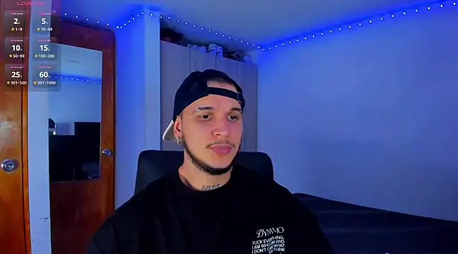 Snapshot of austinoficial chatting on 03-18-25, 01:43 austinoficial online show from 03-18-25, 01:43