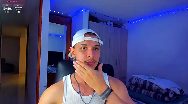 Snapshot of austinoficial chatting on 03-19-25, 05:52 austinoficial online show from 03-19-25, 05:52