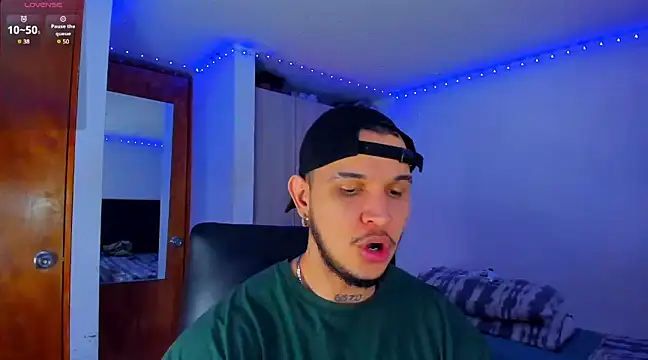 Snapshot of austinoficial chatting on 03-21-25, 02:28 austinoficial online show from 03-21-25, 02:28