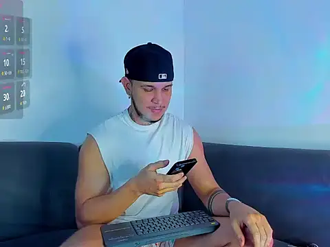 Snapshot of austinoficial chatting on 10-09-25, 11:47 austinoficial online show from 10-09-25, 11:47