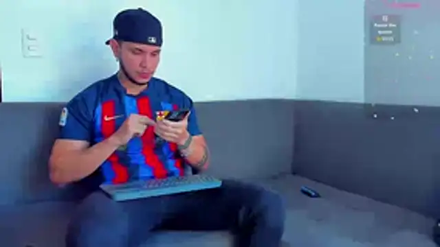 Snapshot of austinoficial chatting on 10-13-25, 08:42 austinoficial online show from 10-13-25, 08:42