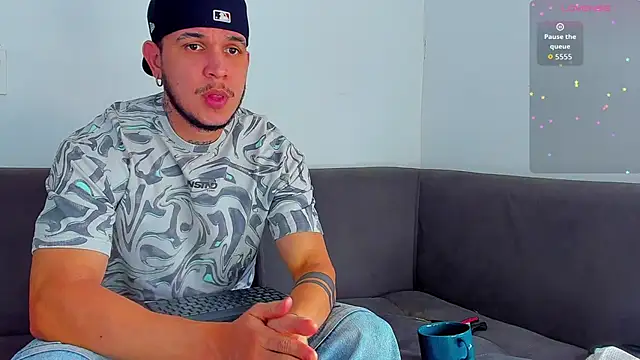 Snapshot of austinoficial chatting on 10-17-25, 08:33 austinoficial online show from 10-17-25, 08:33