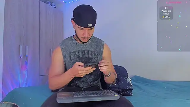 Snapshot of austinoficial chatting on 11-20-25, 07:46 austinoficial online show from 11-20-25, 07:46