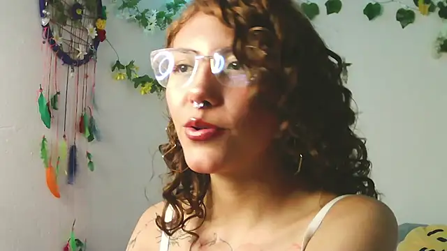 Snapshot of zoe_ch_ chatting on 09-16-25, 01:17 zoe ch online show from 09-16-25, 01:17