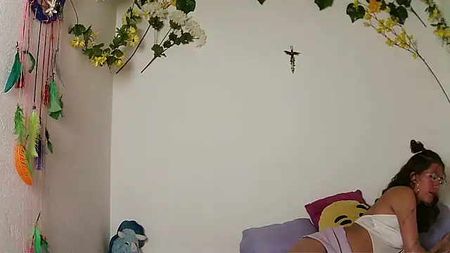 Snapshot of zoe_ch_ chatting on 10-13-25, 06:57 zoe ch online show from 10-13-25, 06:57