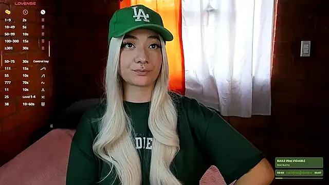 Annycolin  online show from 01-24-25, 08:43