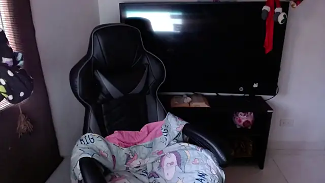 Snapshot of Princezzlove3 chatting on 01-18-25, 09:02 Princezzlove3 online show from 01-18-25, 09:02