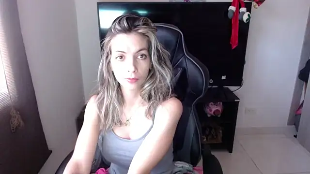 Snapshot of Princezzlove3 chatting on 01-20-25, 08:18 Princezzlove3 online show from 01-20-25, 08:18