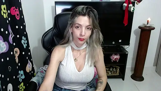 Snapshot of Princezzlove3 chatting on 01-22-25, 11:43 Princezzlove3 online show from 01-22-25, 11:43