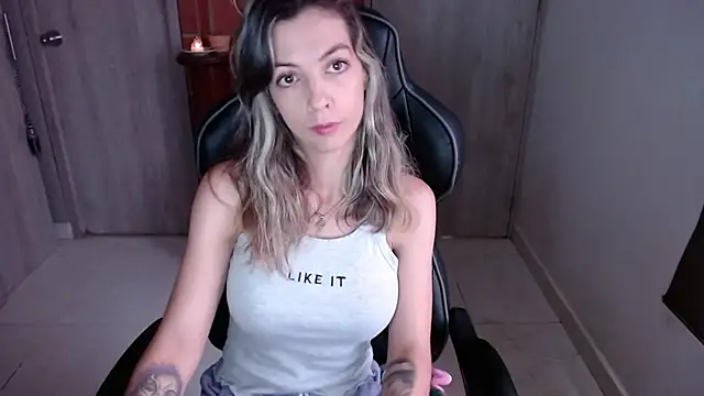 Snapshot of Princezzlove3 chatting on 02-04-25, 12:33 Princezzlove3 online show from 02-04-25, 12:33