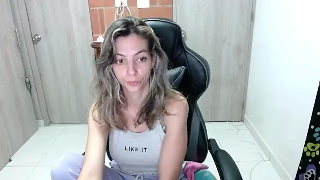 Snapshot of Princezzlove3 chatting on 02-04-25, 09:52 Princezzlove3 online show from 02-04-25, 09:52