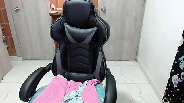 Snapshot of Princezzlove3 chatting on 02-06-25, 12:00 Princezzlove3 online show from 02-06-25, 12:00