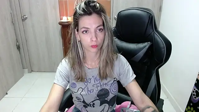 Snapshot of Princezzlove3 chatting on 02-09-25, 02:06 Princezzlove3 online show from 02-09-25, 02:06