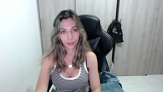 Snapshot of Princezzlove3 chatting on 02-15-25, 02:58 Princezzlove3 online show from 02-15-25, 02:58