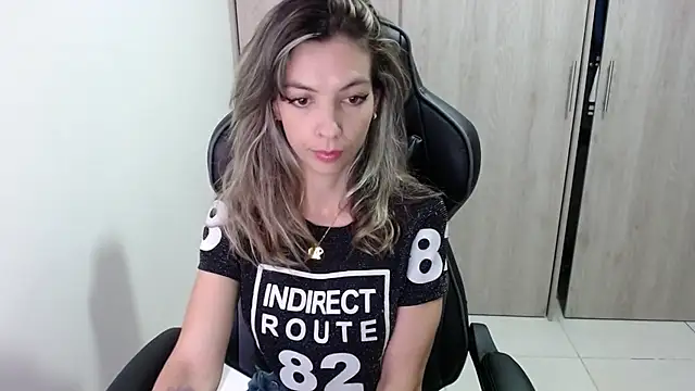 Snapshot of Princezzlove3 chatting on 02-15-25, 05:17 Princezzlove3 online show from 02-15-25, 05:17