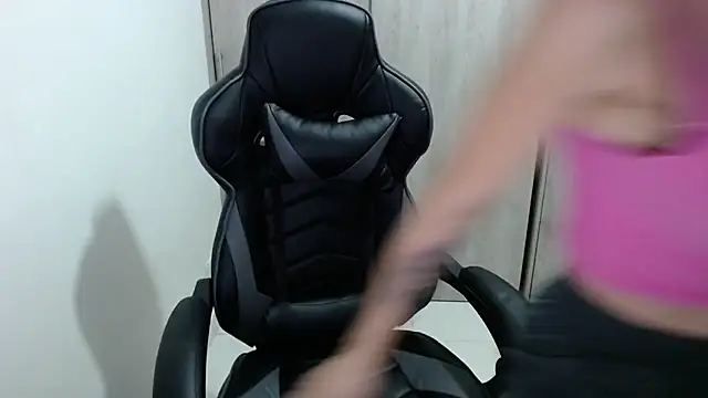 Snapshot of Princezzlove3 chatting on 02-21-25, 12:05 Princezzlove3 online show from 02-21-25, 12:05