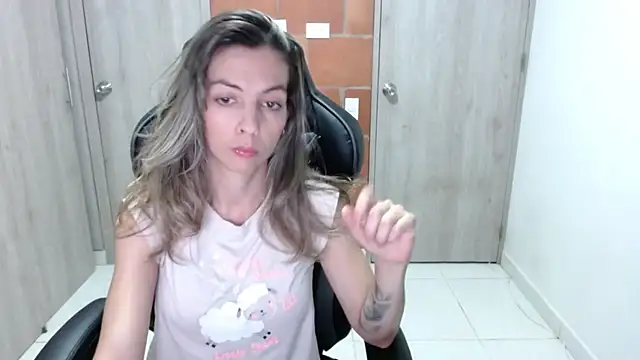 Snapshot of Princezzlove3 chatting on 03-13-25, 11:27 Princezzlove3 online show from 03-13-25, 11:27