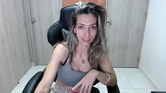 Snapshot of Princezzlove3 chatting on 03-20-25, 01:35 Princezzlove3 online show from 03-20-25, 01:35