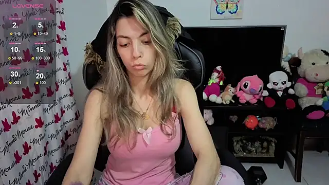 Snapshot of Princezzlove3 chatting on 10-05-25, 04:05 Princezzlove3 online show from 10-05-25, 04:05