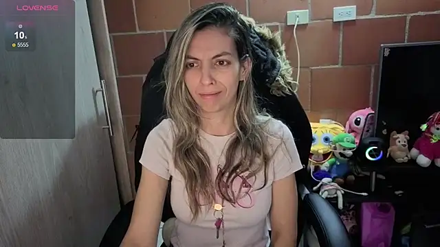 Snapshot of Princezzlove3 chatting on 10-18-25, 12:13 Princezzlove3 online show from 10-18-25, 12:13