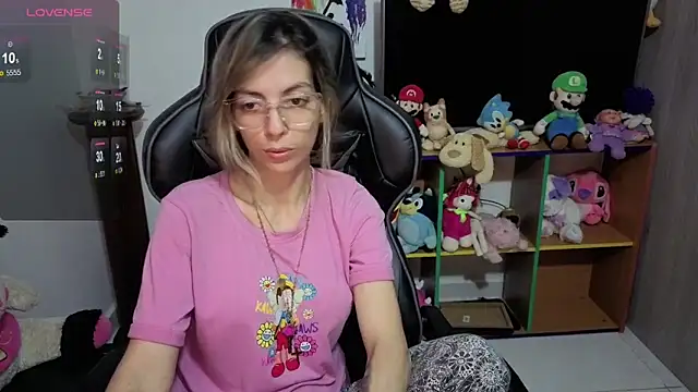 Snapshot of Princezzlove3 chatting on 10-20-25, 11:27 Princezzlove3 online show from 10-20-25, 11:27