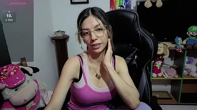 Snapshot of Princezzlove3 chatting on 10-25-25, 02:52 Princezzlove3 online show from 10-25-25, 02:52